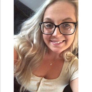 Meet your Posher, Elizabeth